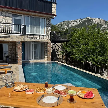 Aquamarinvillaa Villa Alinca